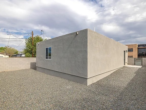 Photo - 938 E Waverly St House