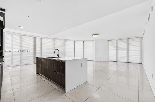 Foto del edificio - 488 NE 18th St