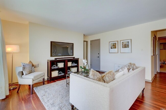 Building Photo - Spacious Sausalito Unit w/ Beautiful Cherr...