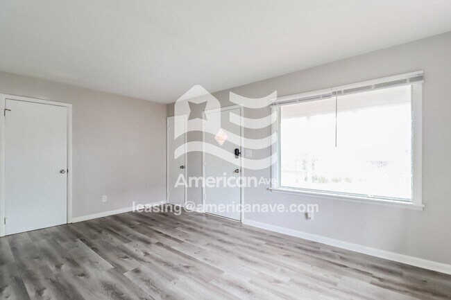 Foto del edificio - 25 10th Ave SW