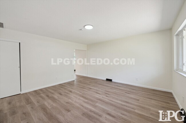 Foto del edificio - 4209 Penelope Dr