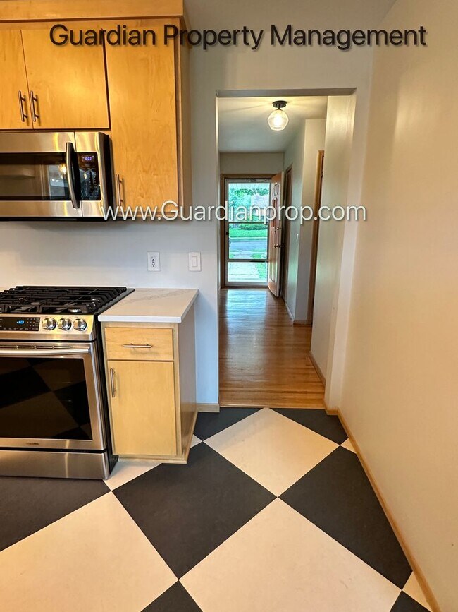 Foto del edificio - South Minneapolis Single Family Home, Fenc...