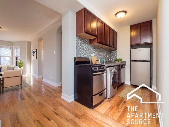 Building Photo - 556 W Arlington Pl