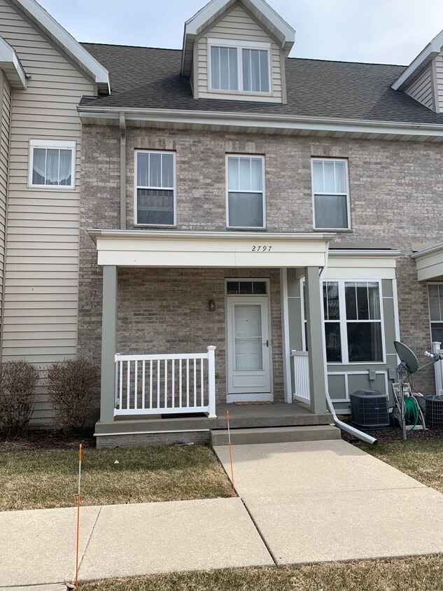 2797 Crinkle Root Dr Unit 2797, Fitchburg, WI 53711 Condo for Rent in