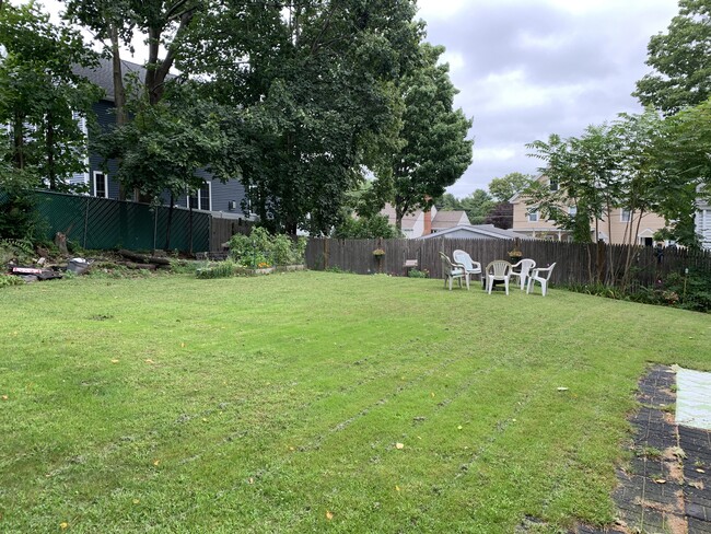 Building Photo - 13 Emerald St