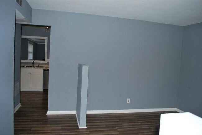 Building Photo - 948 Waverly Dr