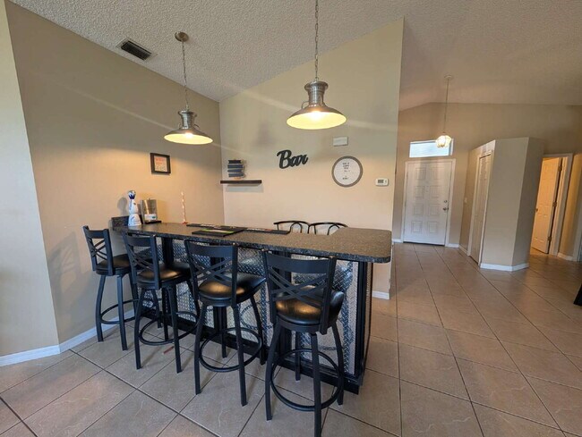 Foto del edificio - Beautiful 3-Bedroom Home in Suntree