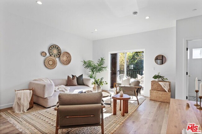 Foto del edificio - 10825 Hartsook St