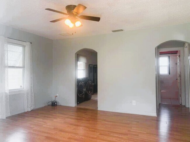 Foto del edificio - Charming 2 Bedroom 1 Bath in Central Gulfport