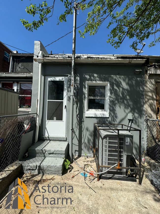 Photo - 1BD/1BA + Den Townhouse For Rent!