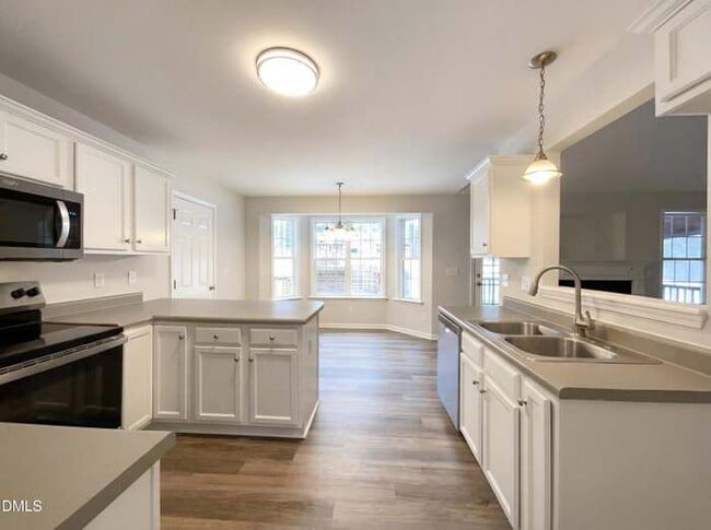 Building Photo - 100 Broken Lance Dr