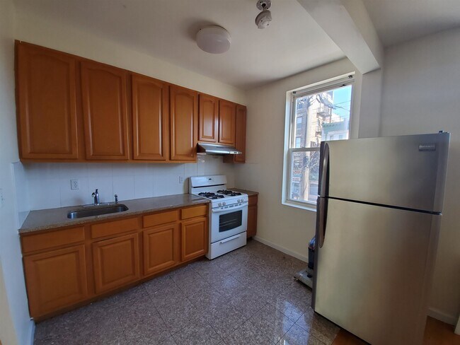 Building Photo - 4213 Park Ave