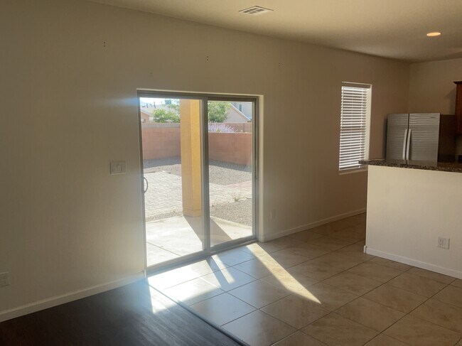 Foto del edificio - 1734 Lark Dr NE