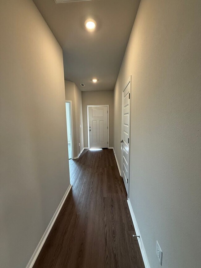 Building Photo - Charming 3-Bed, 2-Bath Home with Open Floo...
