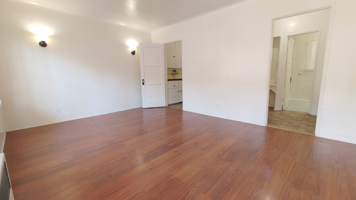 Primary Photo - 807 W 30th St