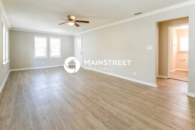 Foto del edificio - 3 Bedroom Pet-Friendly Home in Tampa, FL with Main Street Renewal