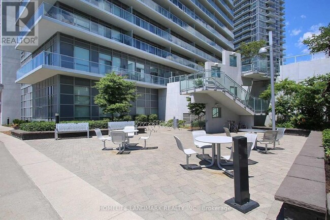 Building Photo - 275-2275 Yorkland Rd