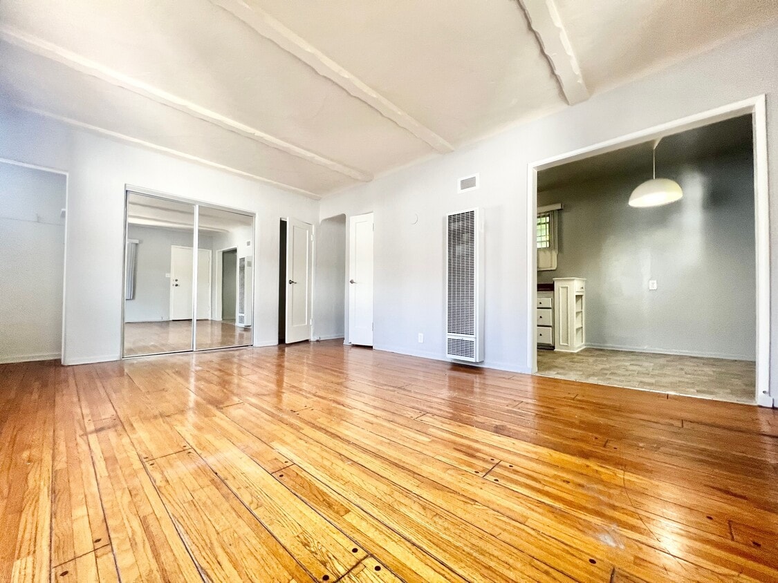 Foto principal - 143 N Hamilton Dr