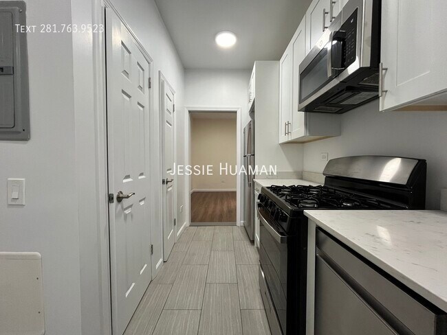 Foto del edificio - 229-231 East 12th Street -34A