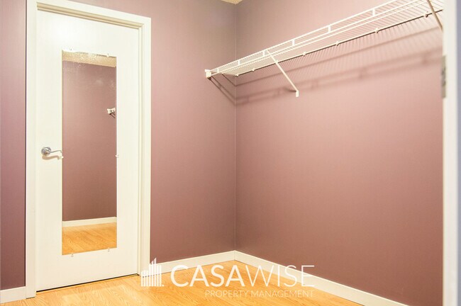 Foto del edificio - 411 W 11th St