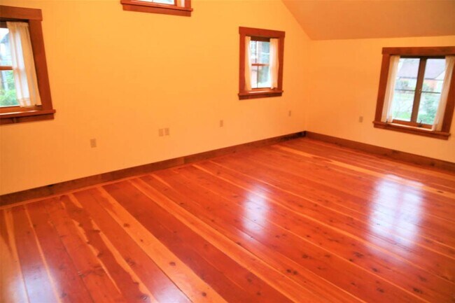 Foto del edificio - Extraordinary 2bed/2bath Loft in Historic Barn next door to Oregon State
