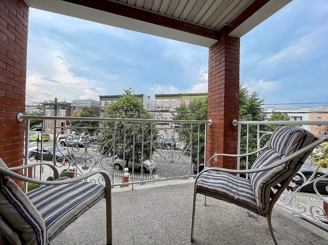 Building Photo - 2122 43rd St