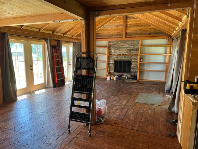 Building Photo - Cabin
