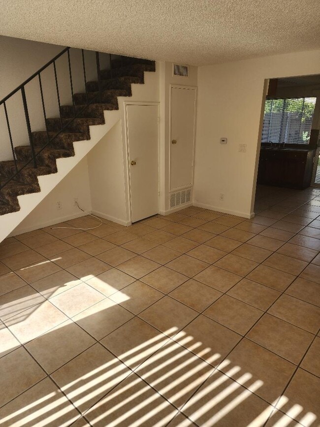 Building Photo - 4813 Terrace Ave