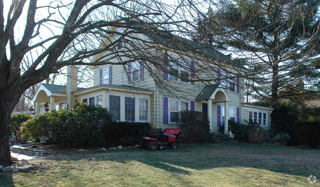 Building Photo - 1935 Boston Post Rd