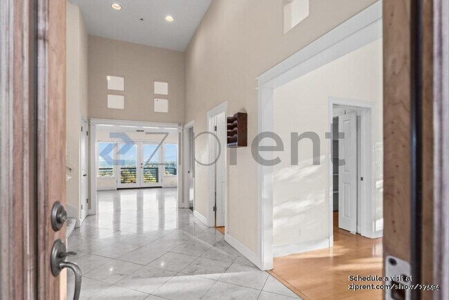 Building Photo - Unit