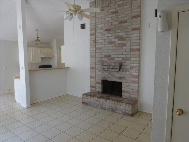 Building Photo - 6939 Greenyard Dr