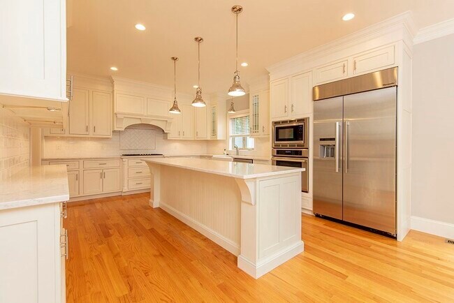 Building Photo - 33 Liberty Ave