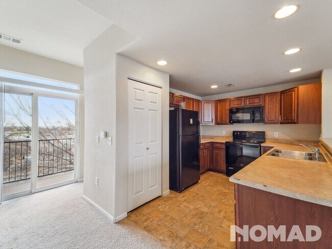 Foto del edificio - 8751 Pearl St