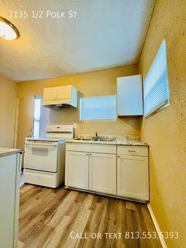 Building Photo - 1135 1/2 Polk St-