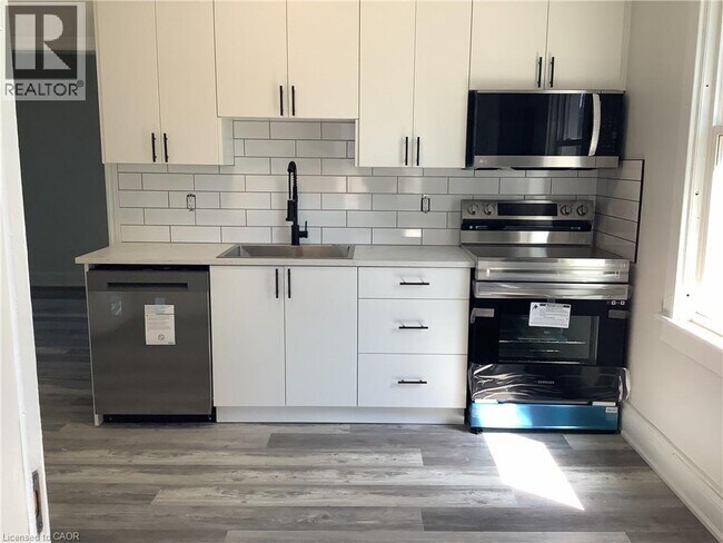 Photo du bâtiment - 90 Kent St S