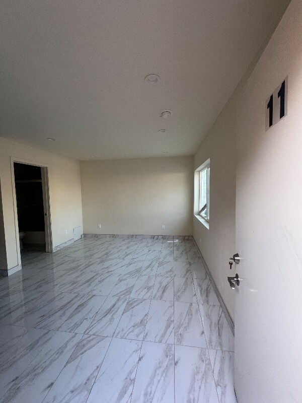 Building Photo - 1193 N Ardmore Ave