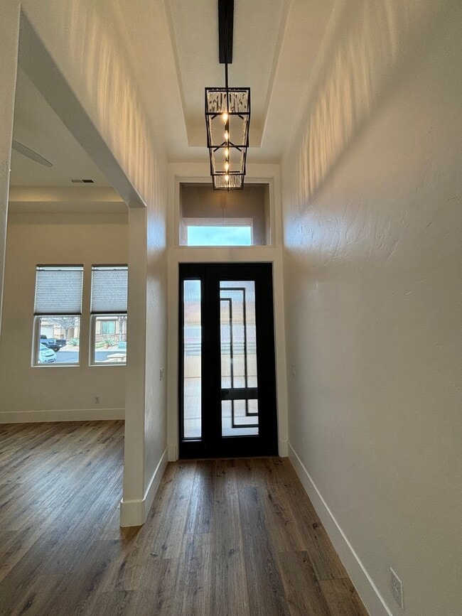 Building Photo - Large upgraded home