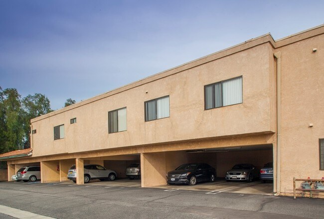 Foto del edificio - 7901 Duchess Drive - Duchess Terrace