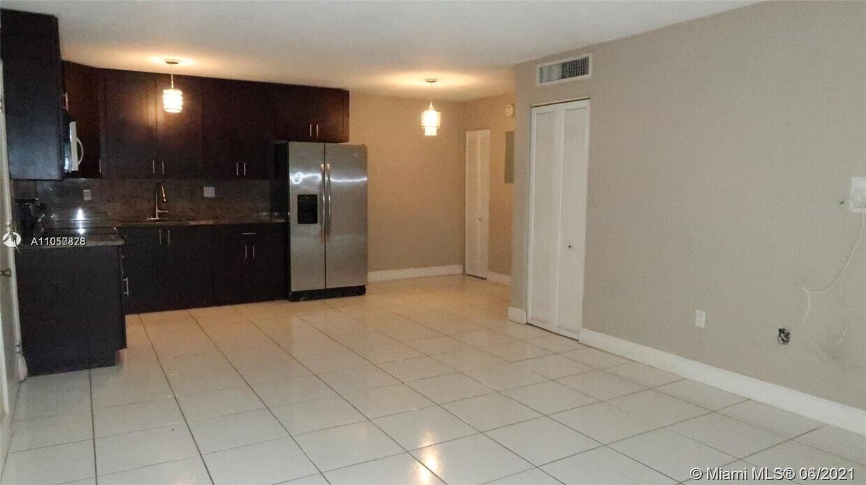 Primary Photo - 7208 Fairway Dr