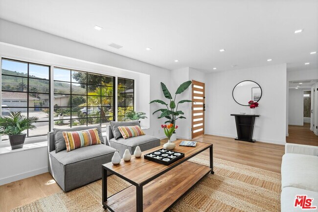 Foto del edificio - 5560 Ruthwood Dr