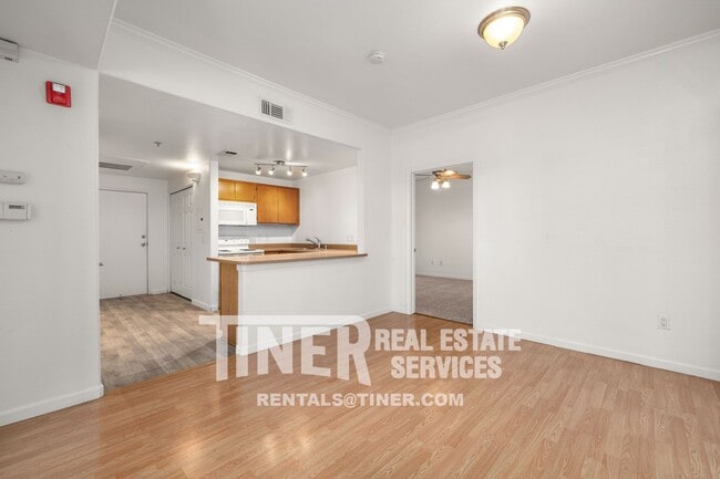 Foto del edificio - 10001 Woodcreek Oaks Blvd