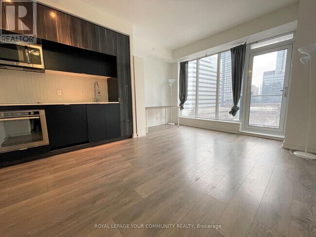 Photo du bâtiment - 28 Avondale Ave