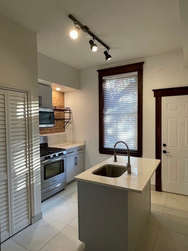 Building Photo - 7114 S Drexel Ave