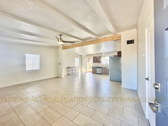 Foto del edificio - 2140 N Northway Ave