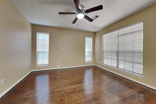 Building Photo - 151 E Pathfinders Cir