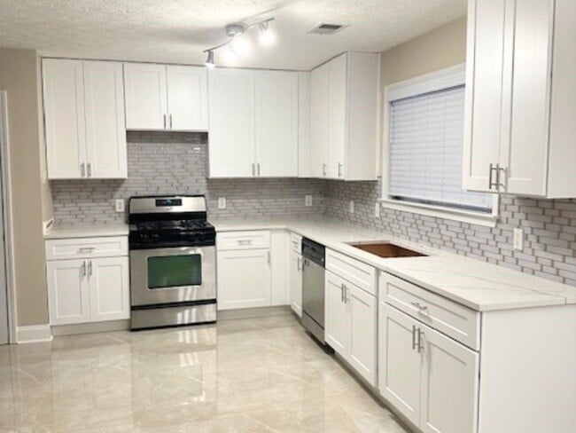 Building Photo - 2998 Bancroft Glen