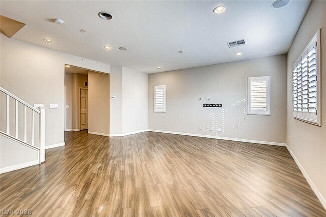Foto del edificio - 8117 Ancient Oaks Ave
