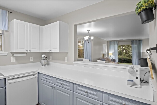 Foto del edificio - Comfortable, convenient, and well located Ashburn condo.