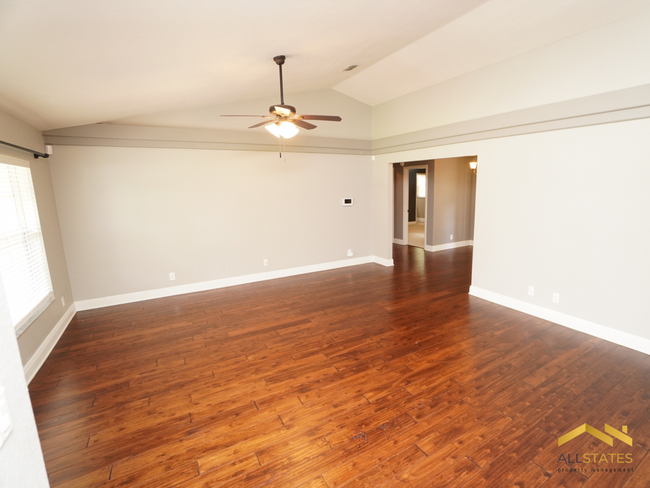 Building Photo - 4665 SE 58th Pl