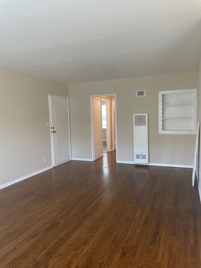 Building Photo - 5662 Whitsett Ave